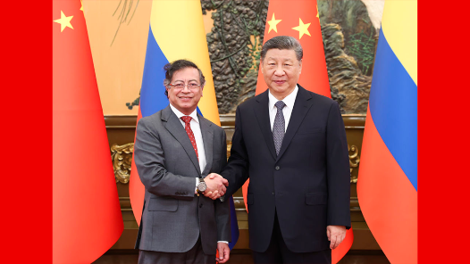 习近平会见哥伦比亚总统佩特罗